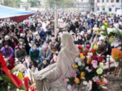 Vietnamese_Catholics_ToaKhamSu2_200.jpg
