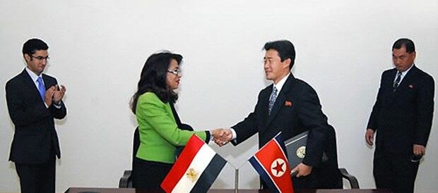 북한 정부와 이집트 정부 사이에 2013-2015년도 문화협조집행계획서 조인식 모습.