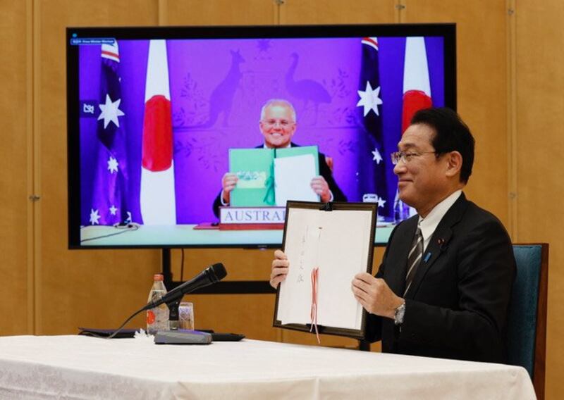 岸田在2022年初跟澳大利亚总理莫里森签署了有关日本自卫队和澳大利亚军队联合训练和应对灾害的《互惠准入协定》(RAA)。(法新社)
