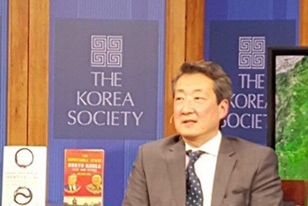 빅터 차 미국 전략국제문제연구소(CSIC) 한국석좌는 25일(현지시간) 미국 맨해튼 코리아소사이어티에서 열린 '한반도 주변 정세 전망' 대담에 참석해 북한과 미국의 대화가 막히는 것은 매우 위험한 일이라고 밝혔다.