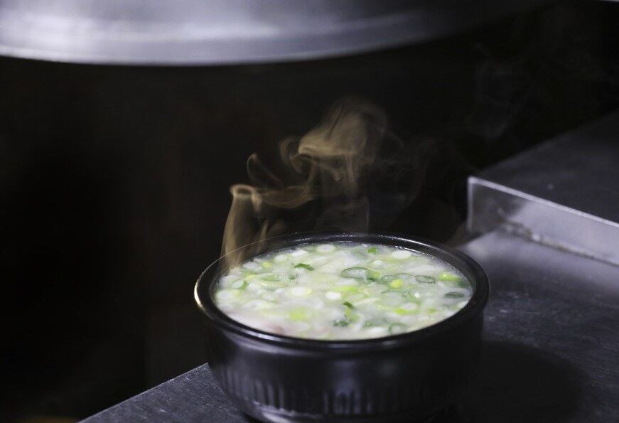 밀양 닥치기할매 돼지국밥으로 알려진 예림돼지국밥.