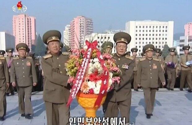 북한이 옛 국방위원회 산하 '인민보안부'를 '인민보안성'으로 개편한 것으로 확인됐다. 북한 조선중앙TV는 8일 김일성 주석 22주기를 맞아 각계 간부들이 동상을 참배한 소식을 전하며 최부일 인민보안부장의 참배 모습에 '인민보안성에서'라는 흰색 글씨 자막을 올렸다. 사진은 중앙TV 방송 장면. 