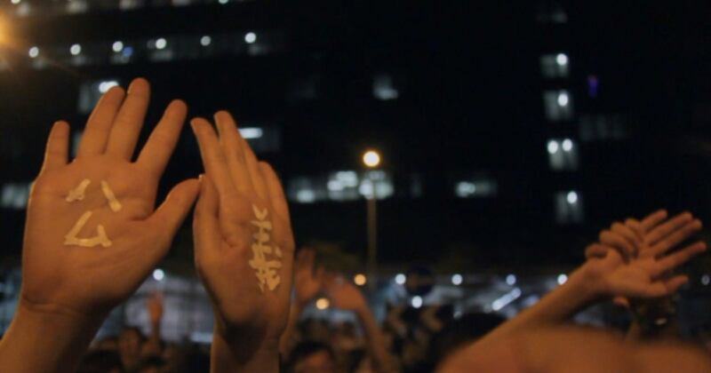 電影《亂世備忘》講述2014年佔領運動。(電影《亂世備忘》劇照)