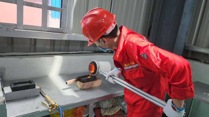 Gold China man with cambodia gold on 10-09-2022.jpg