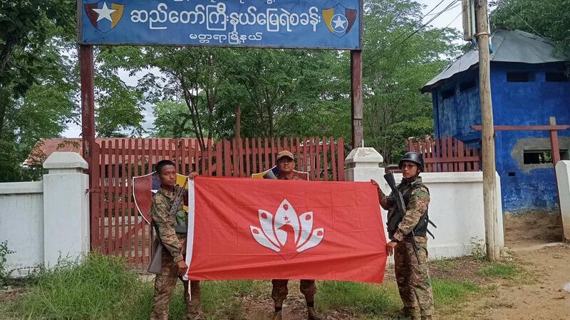 ပြည်သူ့ကာကွယ်ရေးတပ်မတော် (မန္တလေး) မှ တပ်ဖွဲ့ဝင်တချို့အား ၂၀၂၄ ခုနှစ်၊ ဇူလိုင်လ ၂ ရက်နေ့က တွေ့ရစဉ်။ (ပြည်သူ့ကာကွယ်ရေးတပ်မတော် (မန္တလေး) ဓာတ်ပုံ)