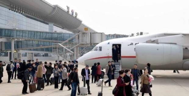 북한의 평양과 중국의 단둥 간 항공노선에 취항한 고려항공 여객기.