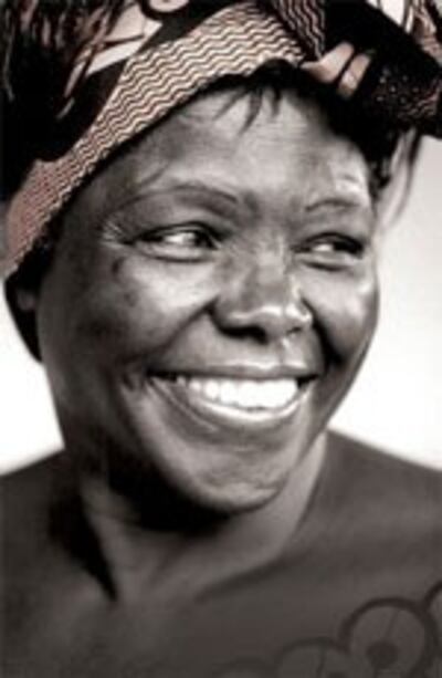 Bà Wangari Maathai, người Kenya.