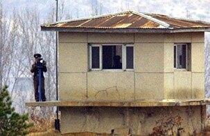 사진은 국경을 경비하는 북한군.