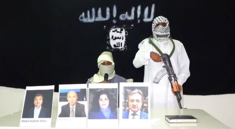 دائېش مەنسۇپلىرى دولقۇن ئەيسا، ئۆمەر قانات، روشەن ئابباس، ئابدۇلھاكىم ئىدرىسلارغا تەھدىت سېلىپ بەرگەن باياناتىدىن كۆرۈنۈش. 2024-يىلى 24-ئۆكتەبىر، سارايېۋو بوسنىيە.