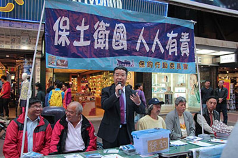 2013年02月21日，香港保釣船“啟豐二號”船主羅堪就（右三），就被控非法出海一事召開記者會。（本台記者文宇晴攝）