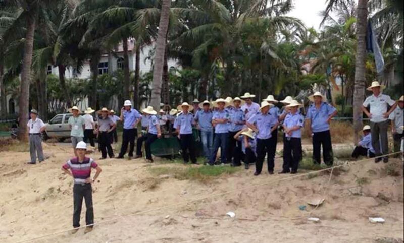 2015年6月11日，大批警察到現場鎮壓，兩名村民被打傷，共6人被拘捕。(相片由目擊者提供)