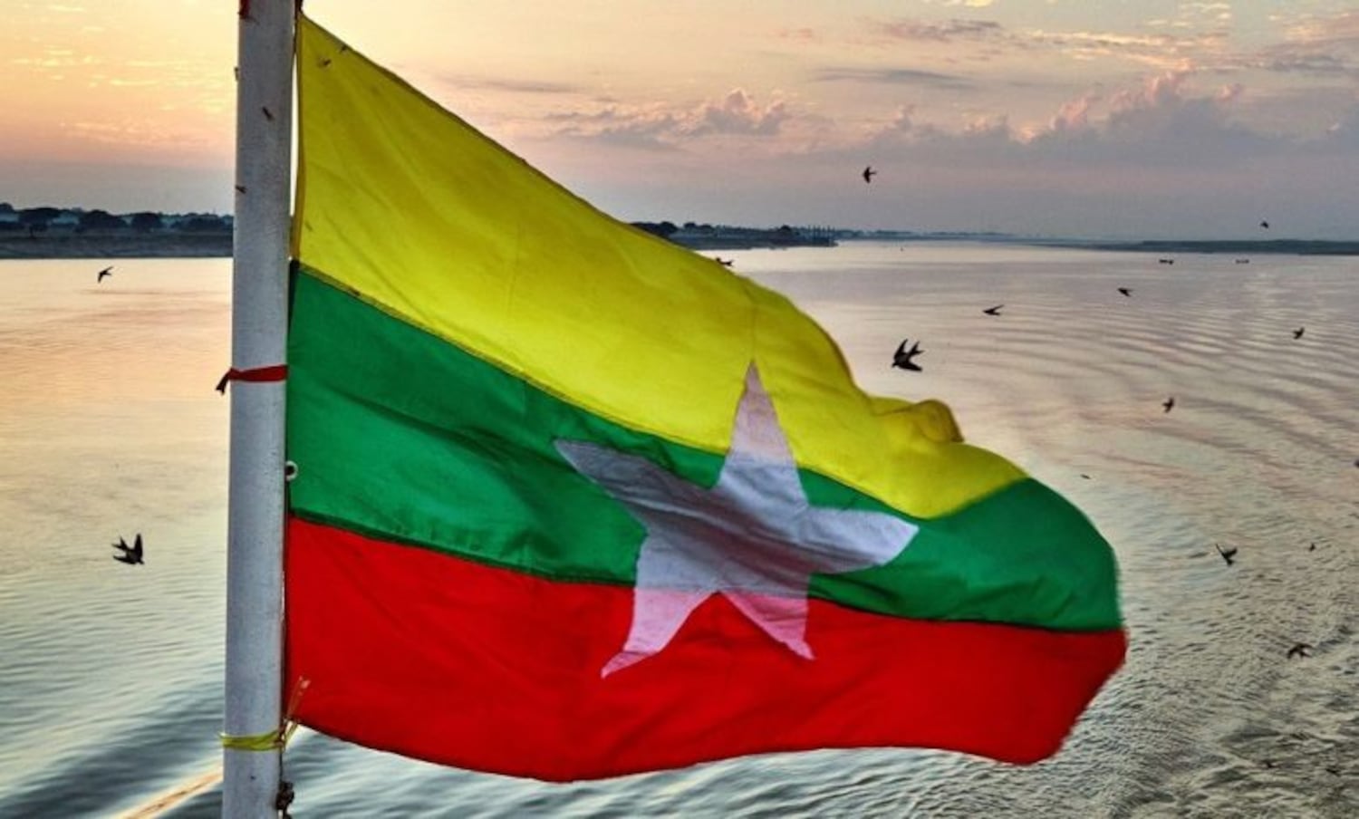 ပိတ်ဆို့မှုရှောင်ဖို့ ရုရှားရေနံတင်သင်္ဘောတွေ မြန်မာနဲ့ဆီးရီးယားအလံတင်ပြီး ကုန်သွယ်နေ