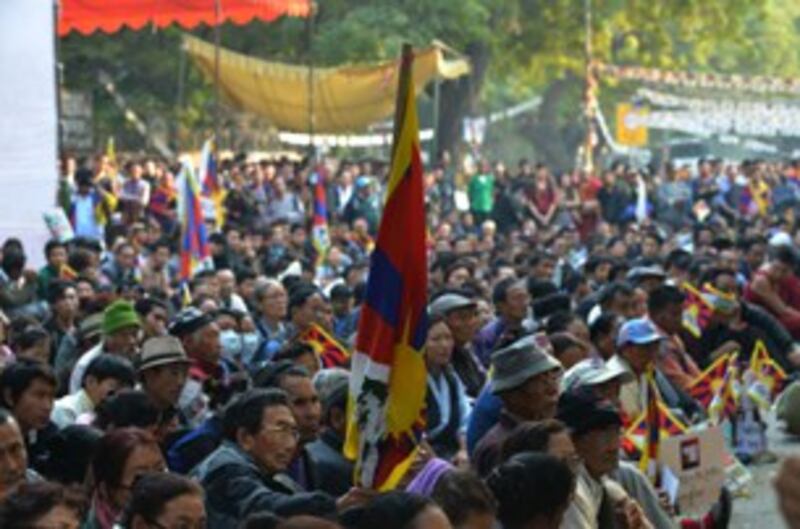 图片：印度支持者和流亡藏人在活动闭幕仪式上。（记者丹珍拍摄）