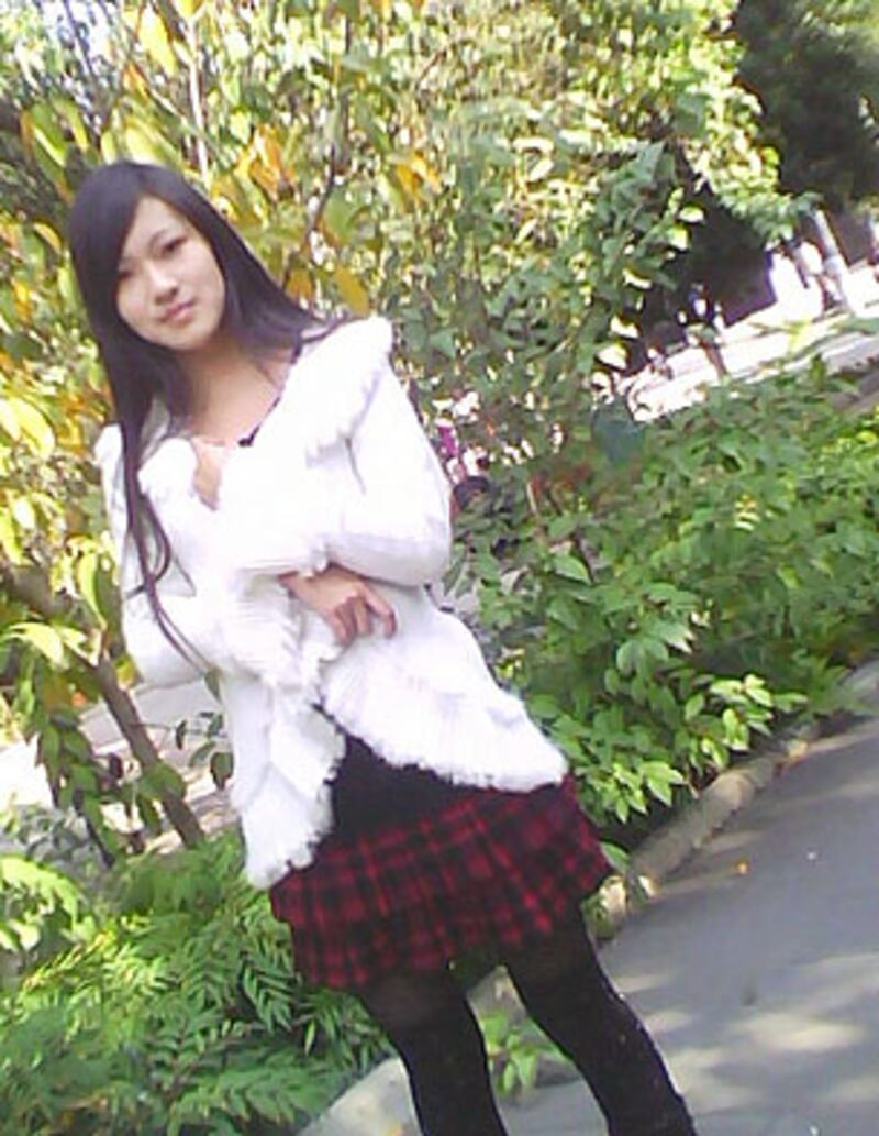 四川攀花枝巿21歲少女劉曉靜，11月23日凌晨離奇墮樓身亡。（照片來自受害人家屬微博）