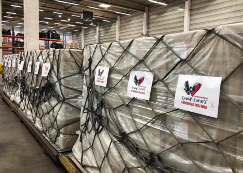 2020年4月9日，台灣援助德國、波蘭、捷克的口罩抵達法蘭克福，波蘭和捷克的受捐口罩將由此通過陸路轉運。（歐盟議會友台小組主席加勒提供）