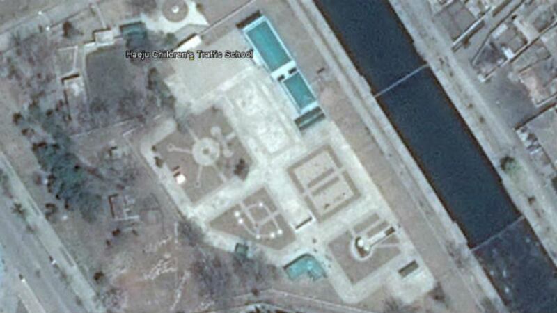 황해남도 해주에 조성된 '어린이 교통 공원'. 마찬가지로 각종 교통 체계와 운전 교육 등을 배울 수 있는 건물과 시설 등이 조성됐다.