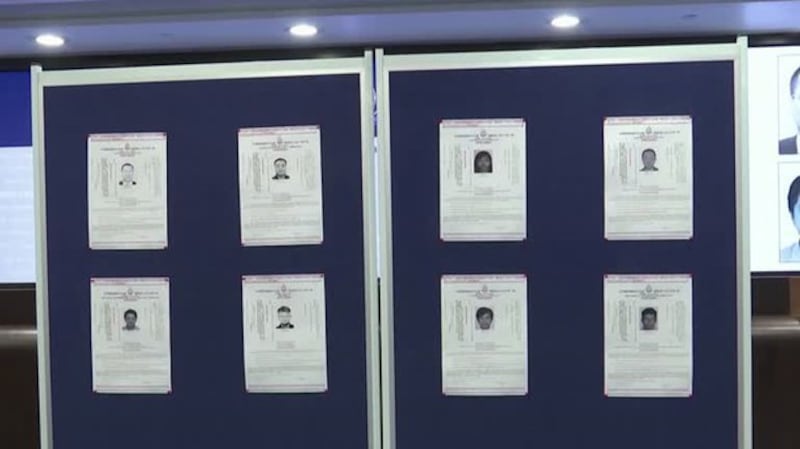 对八名流亡港人发出的通缉（路透社视频截图）