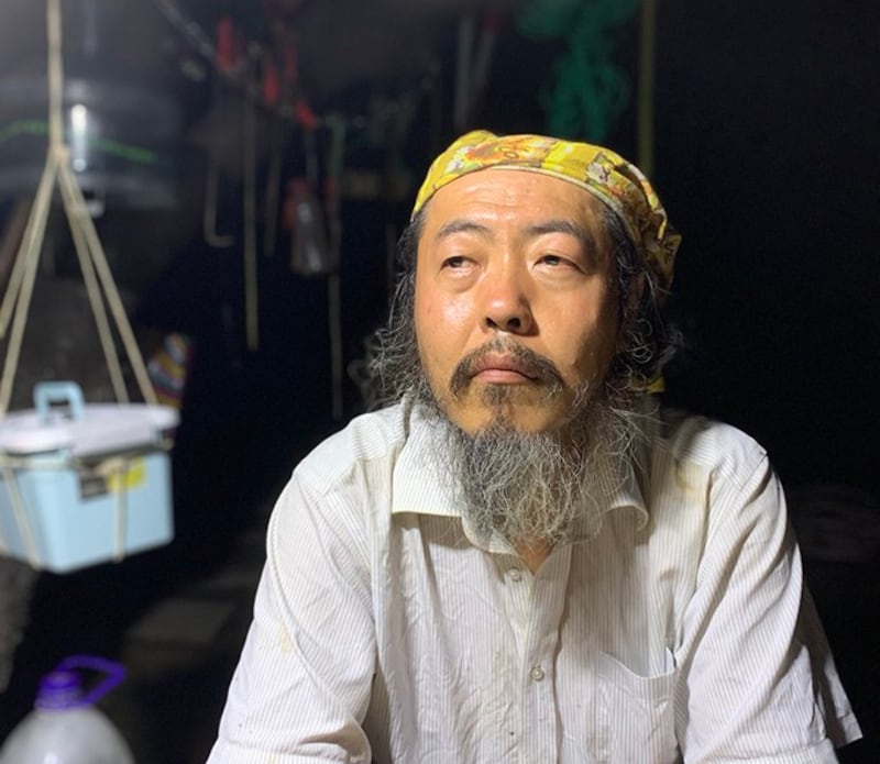 2021年8月17日,张蒙在小区遗址中留守时的照片。(张蒙提供,独家首发)