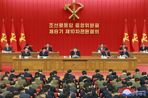 노동당 중앙위원회 제8기 제10차 전원회의 확대회의 모습.