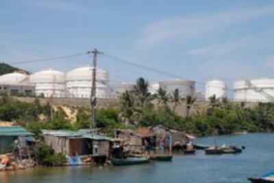 Khu nhà lá tạm bợ dọc sông Mekong, ảnh minh họa. RFA photo