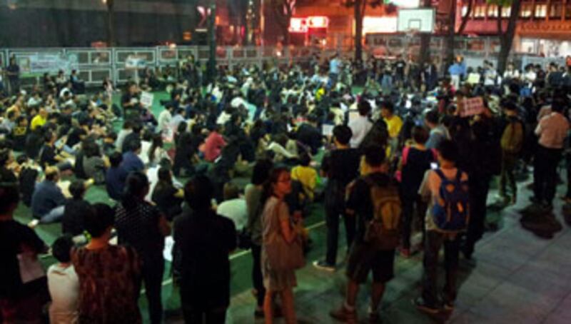 香港社會工作者總工會舉行集會，有超過百名社工出席。（粵語組記者戴維森攝）