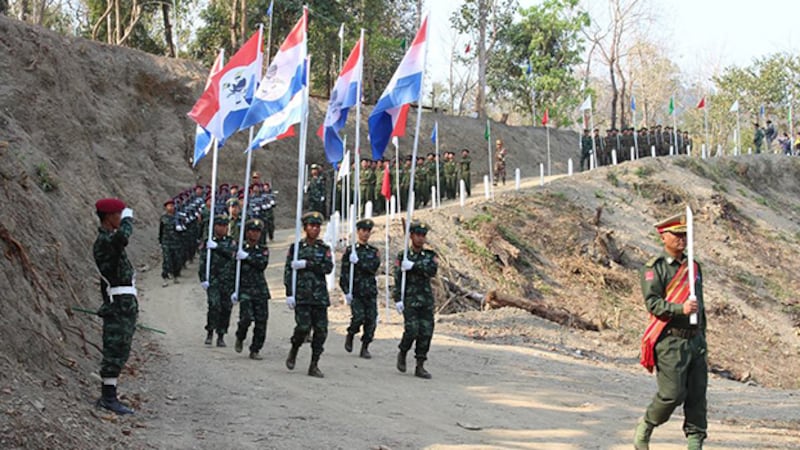 ချင်းအမျိုးသားတပ်ဦး CNF တပ်ဖွဲ့ဝင်များ စစ်ရေးပြနေစဉ်။ (Photo: Chin National Front - Headquarters)
