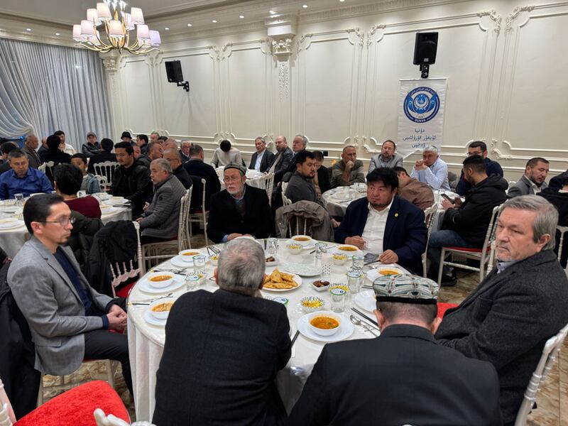 12-مارت سەيشەنبە كۈنى دۇنيا ئۇيغۇر قۇرۇلتىيى ۋەخپىسىنىڭ ئۇيۇشتۇرۇشى ۋە شەرقىي تۈركىستان تەشكىلات رەھبەرلىرى، يۇرت ئاقساقاللىرى ۋە پائالىيەتچىلەرنىڭ قاتنىشىش بىلەن ئۆتكۈزۈلگەن ئىپتار كۆرۈنۈشى. 2024-يىلى 12-مارت، ئىستانبۇل