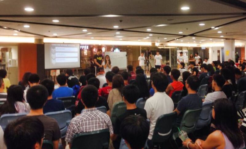 2014年9月1日，香港大學學生會召開了首場罷課聯合會議，有近二百人出席，討論罷課的不同方式及可行性。（現場人士攝）