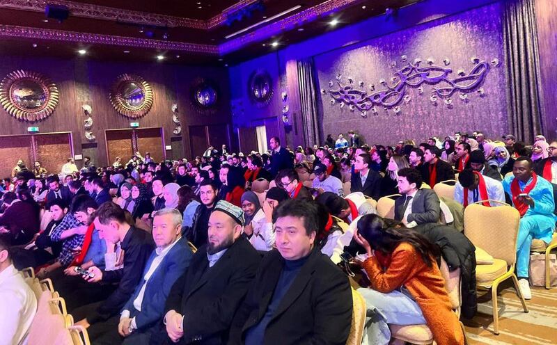 ئەنقەرەدە ئۆتكۈزۈلگەن دۇنيا كۆچمەنلەر كۈنىنى قۇتلۇقلاش پائالىيىتىدىن كۆرۈنۈش. 2022-يىلى 18-دېكابىر، تۈركىيە.