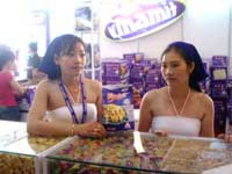 VnCambodiaFairCandy200.jpg