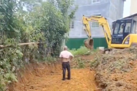 5月2日,广东顺德一村民称,其返乡投入约100万元建房,开工时即遭村干部阻拦,对方提出需支付费用方可施工。报警后,施工一度恢复。