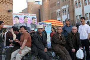 ﺳﯜﺭﻩﺕ، ﺋﯜﺭﯛﻣﭽﻰ ﺩﯙﯓ ﻛﯚﯞﺭﯛﻙ ﺩﻭﻗﻤﯘﺷﺘﺎ ﺑﯩﺮﻛﺎﺭ ﺋﻮﻟﺘﯘﺭﯗﺷﻘﺎﻥ ﺋﯩﺸﺴﯩﺰ ﺋﯘﻳﻐﯘﺭﻻﺭﺩﯨﻦ ﺑﯩﺮ ﻛﯚﺭﯛﻧﯜﺵ.