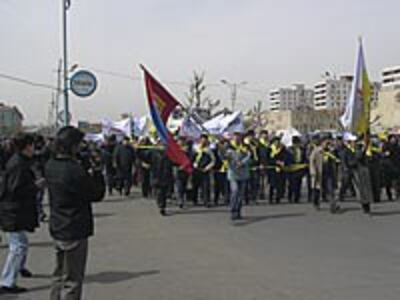Mongolia_protest_02_200.jpg