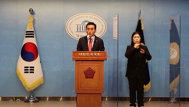 영국 주재 북한대사관 공사 출신인 태영호 국민의힘 의원은 19일 한국의 여당인 국민의힘의 최고위원 후보로 출마하겠다고 밝혔다.