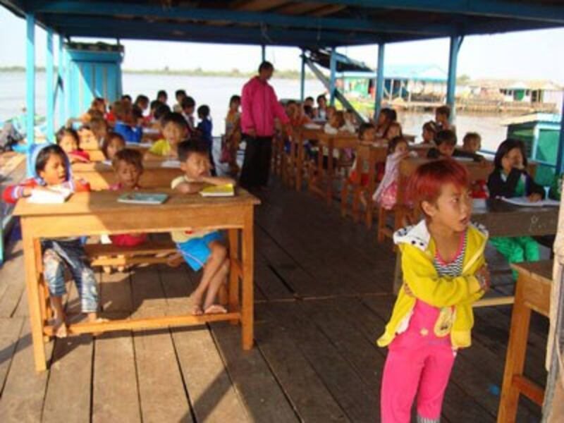 Một lớp học nổi (trên thuyền).