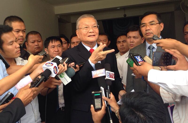 ប្រធានគណៈកម្មាធិការជាតិរៀបចំការបោះឆ្នោត (គ.ជ.ប) លោក ស៊ិក ប៊ុនហុក ធ្វើសន្និសីទកាសែតក្រោយសម្រេចជ្រើសរើសអគ្គលេខាធិការ និងអគ្គលេខាធិការរងថ្មី នៅថ្ងៃទី១៥ ខែមករា ឆ្នាំ២០១៦។