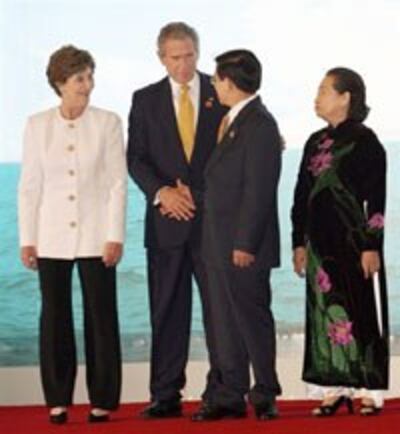 BushApecVietnam200.jpg
