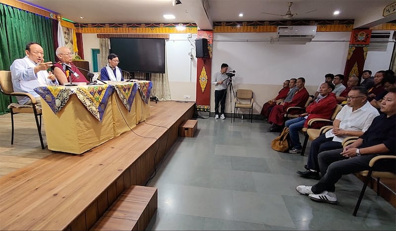 "གྲོས་མཐུན་དོན་ཚན་ ༡༧ "གྱི་སྔ་ཕྱིའི་བྱུང་རིམ་ལ་དཔྱད་པ་ཞེས་པའི་དཔེ་དེབ་འདོན་སྤེལ་གནང་པ། ༢༠༢༦།༥།༢༢