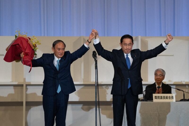 日本几家主流媒体的民调显示,岸田内阁支持率都在约50%前后,比去年9月菅义伟刚上任时低15到20个百分点。(法新社)