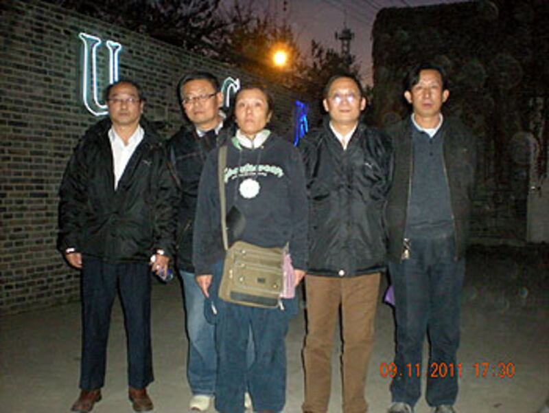 AiWW_Shanghai_petitioner_350.jpg