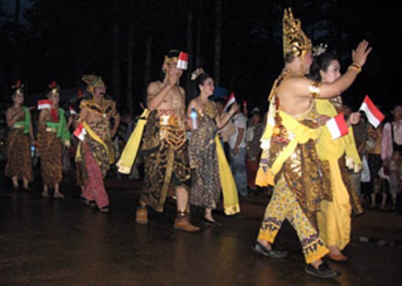 ក្បួន​ដង្ហែ សៀមរាប ៣០៥