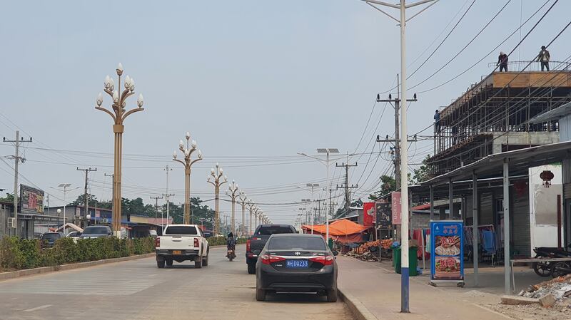 ເສັ້ນທາງຫຼັກ ເຂົ້າເຂດໂຮງງານເກືອກາລີ ບ້ານດົງໃຕ້.jpg