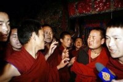 TibetMonks_Lhasa_080327_200.jpg