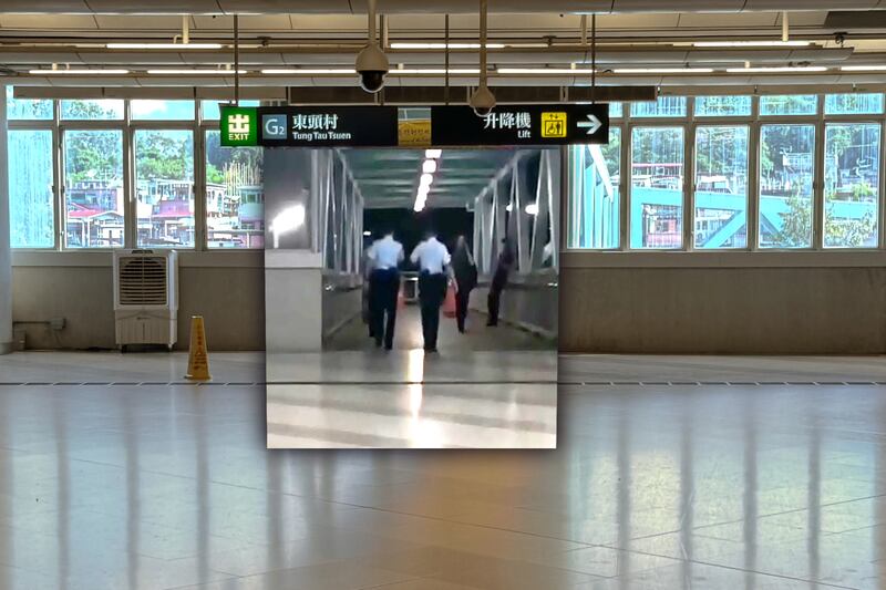 當日兩名軍裝警察離開現場的位置，今日在外面掛滿慶祝「回歸」的橫額。（衛斯攝）