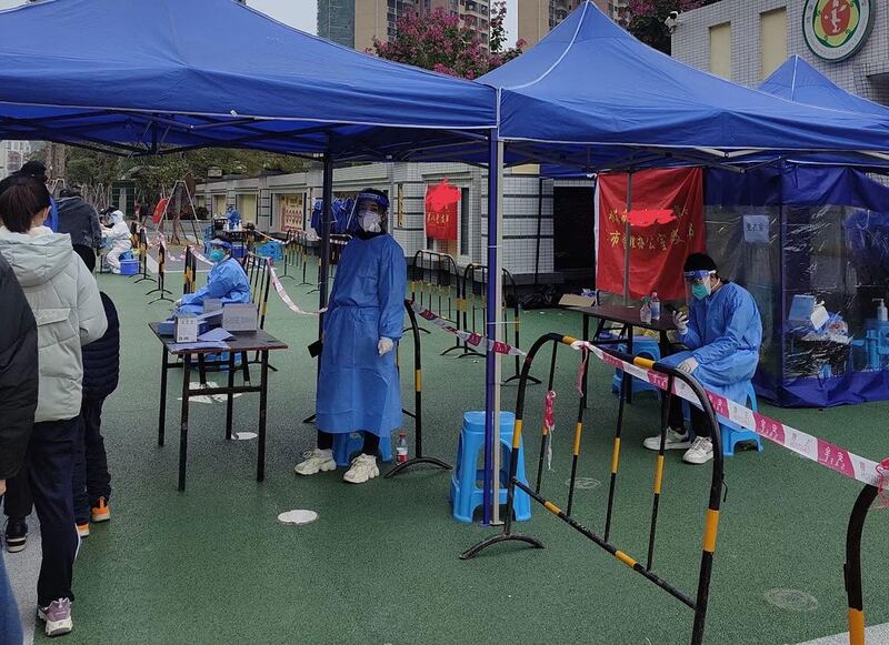 河南近期有人在轮候核酸检测期间被感染。（志愿者提供/记者乔龙）