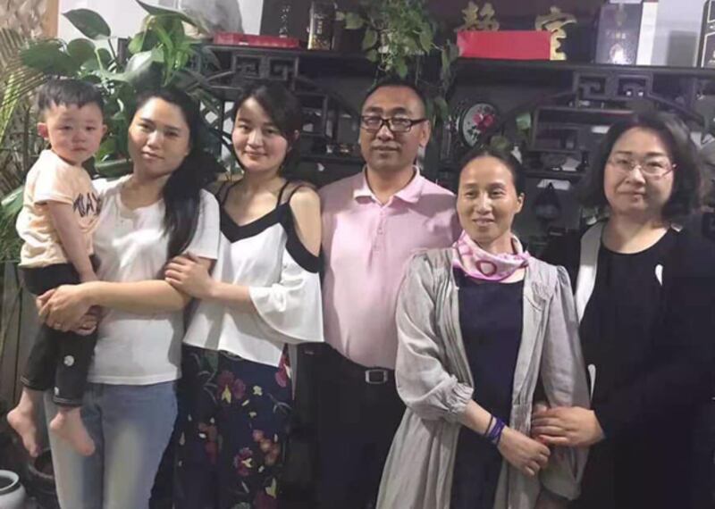 趙中元夫婦與709妻子們在整個案中，為他們家屬和律師們診治，也親證了709酷刑。（趙中元提供 / 拍攝日期不詳）