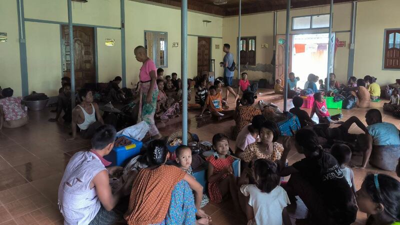 ရခိုင်ပြည်နယ်၊ သံတွဲမြို့နယ်အတွင်းက စစ်ဘေးဒုက္ခသည်များအား ၂၀၂၄ ခုနှစ်၊ ဇွန်လ ၁၅ ရက်နေ့က တွေ့ရစဉ်။ (Photo: Dwarawaddy-Sandoway)