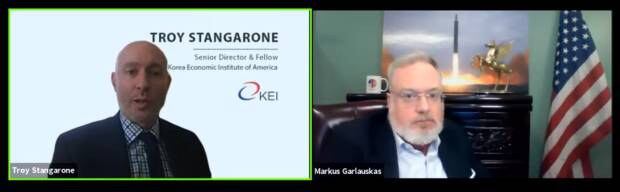 한미경제연구소(KEI)가 마련한 화상 토론회에 참석한 마커스 갈로스카스(Markus Garlauskas) 전 국가정보국(DNI) 북한정보담당관(오른쪽).