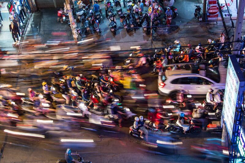 Xe cộ lưu thông ở Tp. HCM.