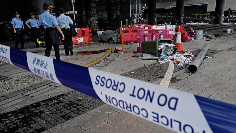 香港立法会大楼外面的情景。（美联社）